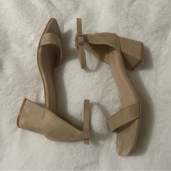 Tan suede heels - Picture 4 of 7